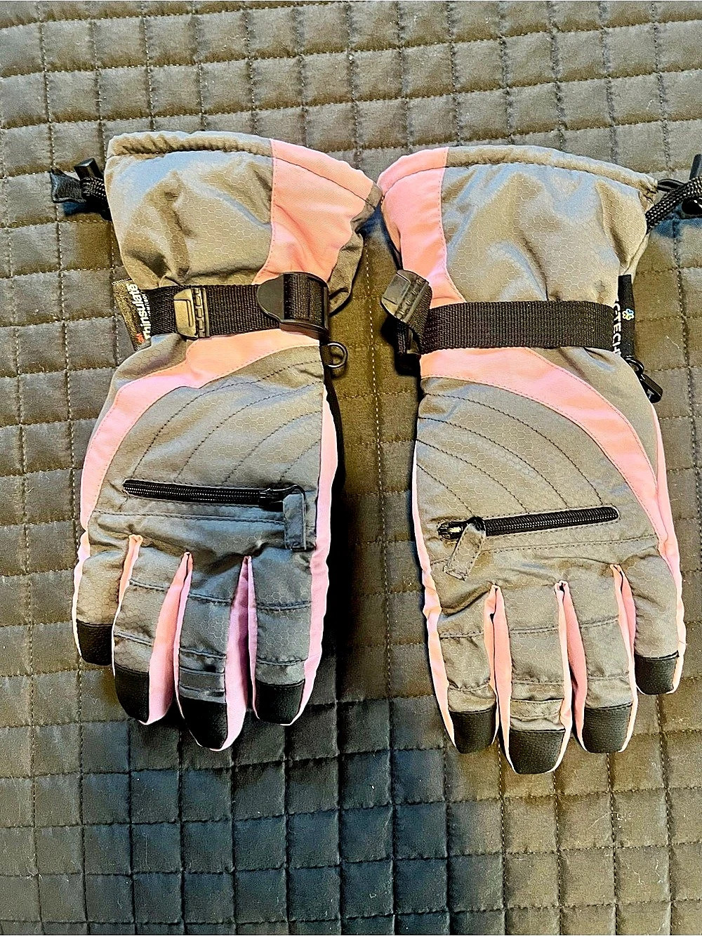 Insulated Winter Gloves in Gray & Pink Size Medium New!19